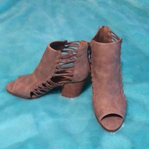 Brown Sugar wedges size 9 brand new!!